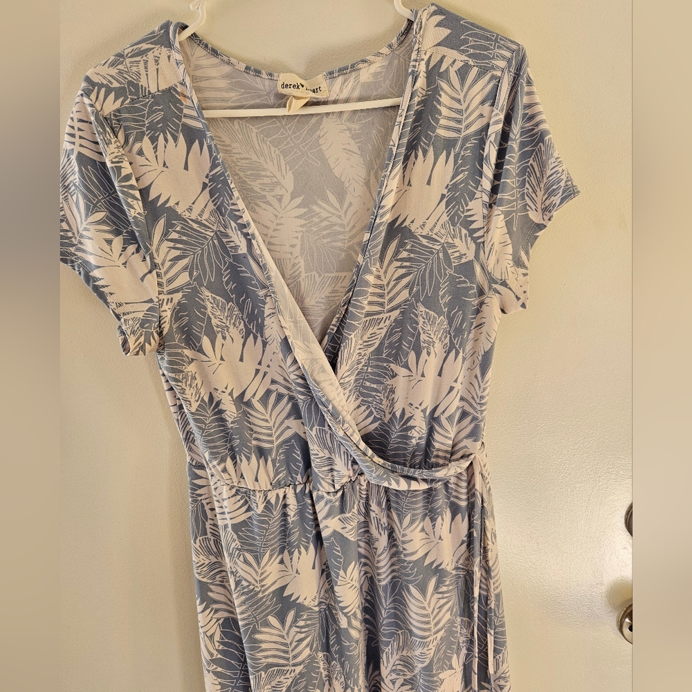 Blue and White Leaf Print Dress Vacation - Picture 3 of 6